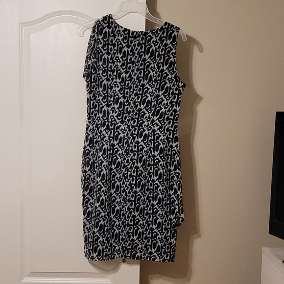Dress, one shoulder covers a bit more - Picture 2 of 2
